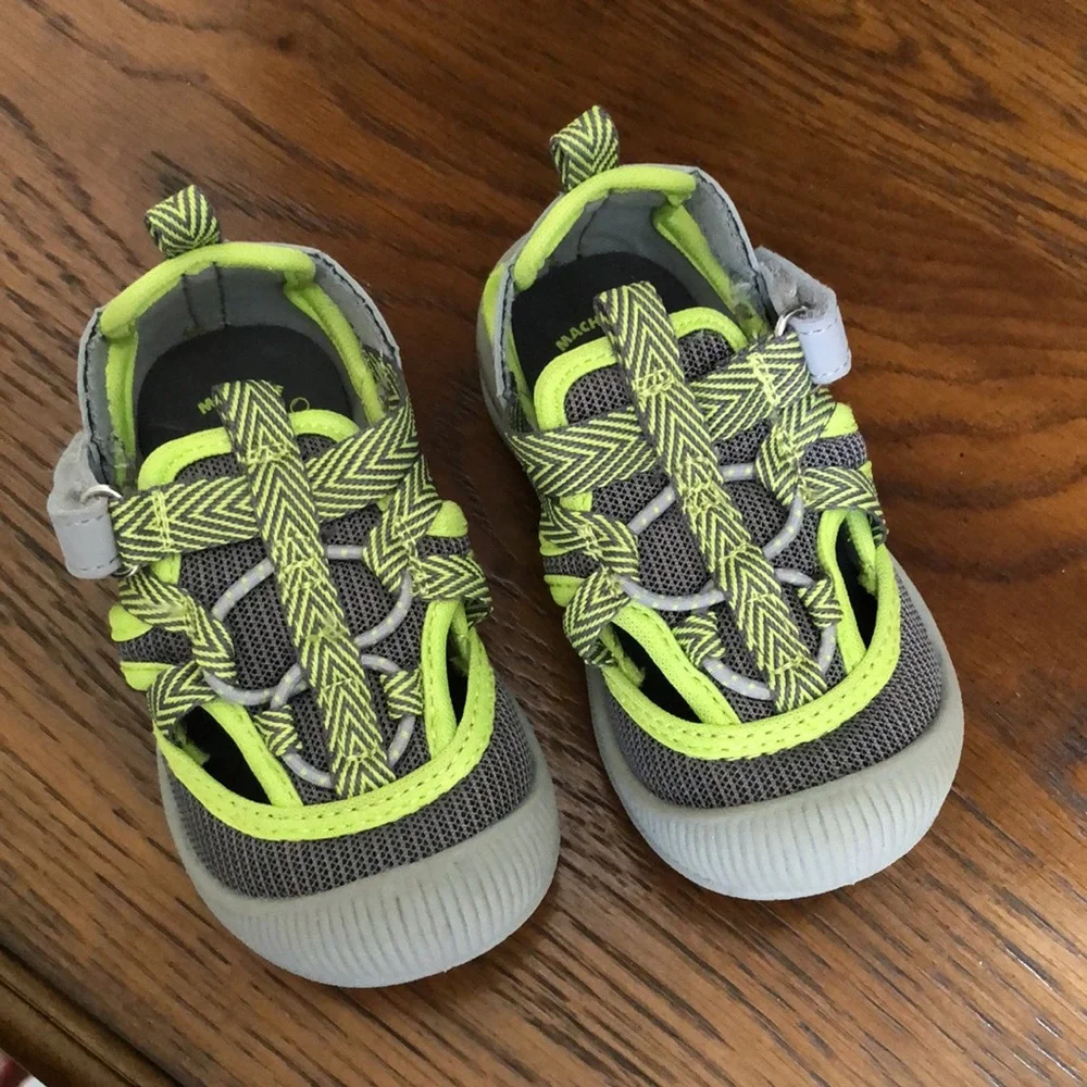NWOT baby boys Oshkosh B’gosh sport sandal. Size 5. Gray and highlighter yellow.